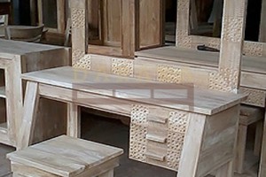 Meja Rias Minimalis – MRM002